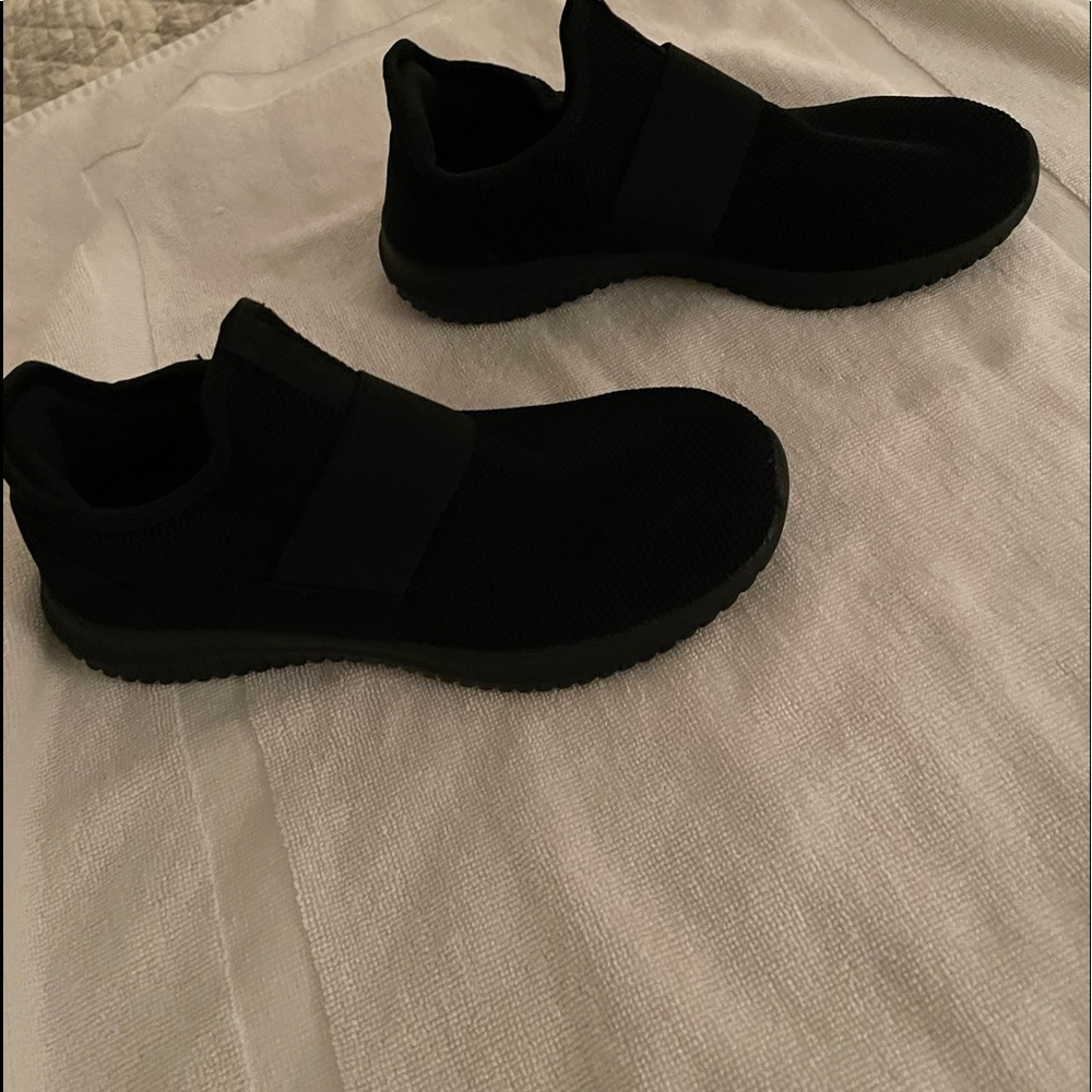Troadlop black womans sneakers